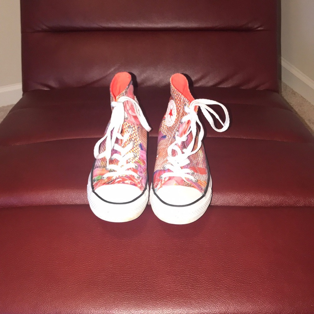 Like New! Converse Women’s Hi-top Sneakers